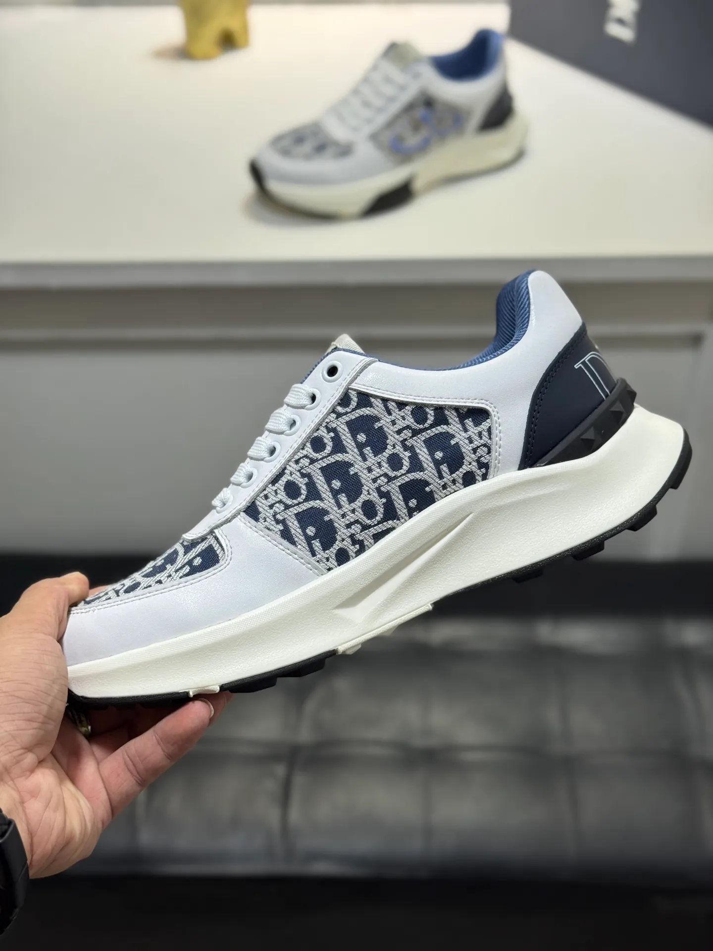 Men's shoes 💰440 [New style] 🐞🐞Original quality! Dior🔥Christan Dior (Dior) hot style [new style]⚠⚠️Top purchasing agent🔍🔍Men's HK counters are on sale simultaneously. Sole: The original sole is specially provided by the original factory. The exclusive movable molded sole is super comfortable. The original factory follows the order. 🔍🔍The high-quality multi-color splicing design is exquisite and unique. 💪Details determine the quality. We only make shoes with care. You can enter and leave the counter at will. Welcome to compare 🇮🇹 Size: 38-44 (45 customized